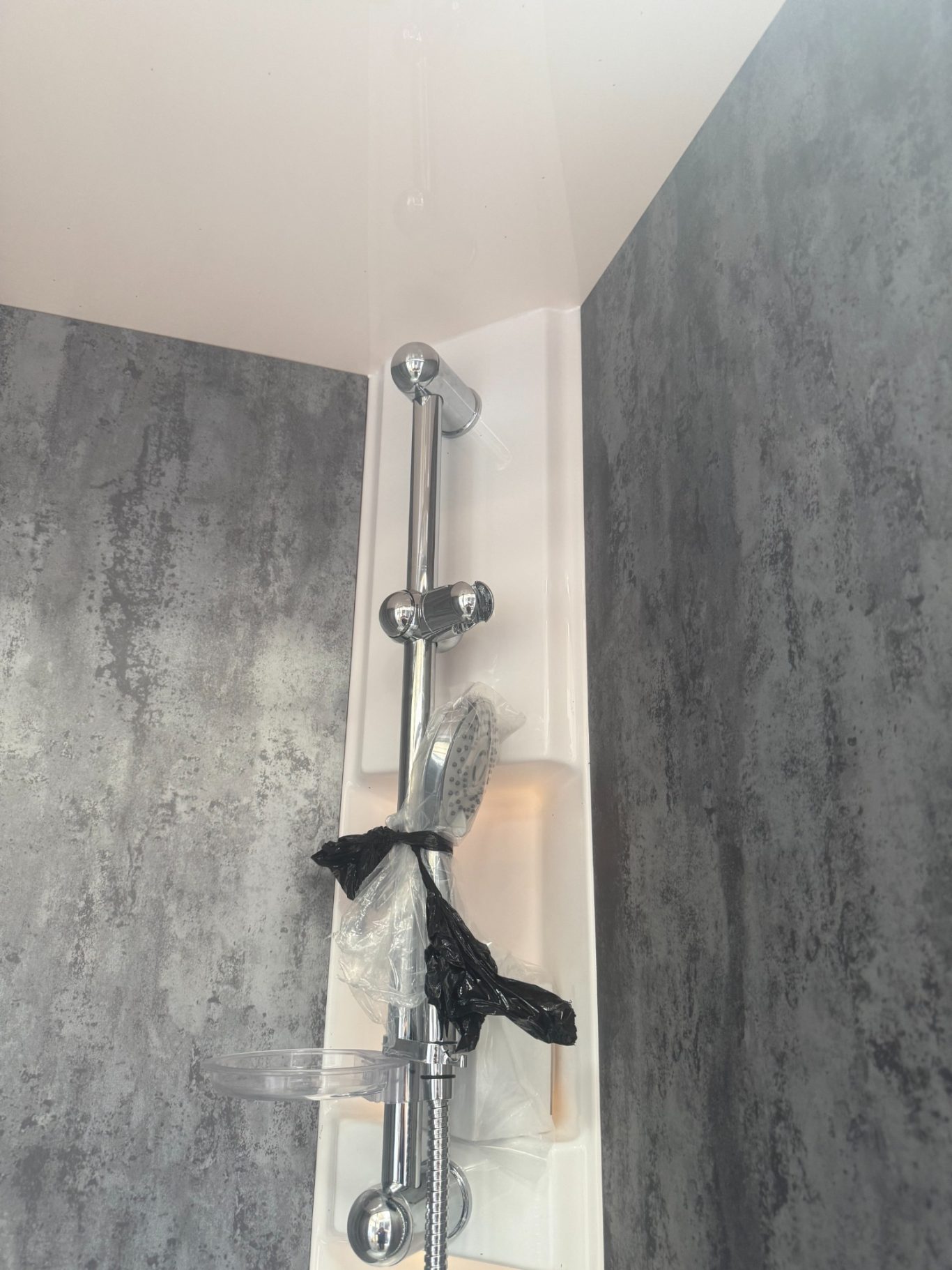 DB3 Cubicle Black Lava Walls 5 DB3 Cubicle Black Lava Walls 5